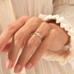 榄尖形天然钻石邪眼戒指：14k 纯金女士守护戒指