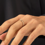 14k 纯金天然钻石雄伟曲线订婚戒指：V 形单石戒指