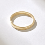 Bezel Classic Wedding Ring | Tiny Moissanite Diamond Anniversary Ring in 18K Solid Gold - 图片 6
