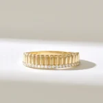 密镶天然钻石线结婚戒指 | 14k 纯金独特圆顶结婚戒指