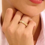 14k Gold Eternity Line Wedding Band: Ribbed Dome Ring with Natural Diamonds - 图片 3