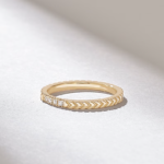 14K Solid Gold Arrow Pattern Engraved Natural Diamonds Wedding Ring - 图片 4