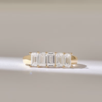 Emerald Cut Moissanite Diamond Wedding Ring: Dainty 5 Stone Band for Women - 图片 2
