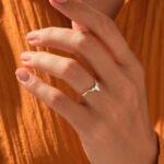 Natural Diamond Crown Stacking Ring: 14k Solid Gold Curved Wedding Ring for Women - 图片 3