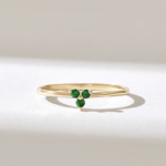 18K Solid Gold Minimalist Emerald Trio Ring - 图片 2