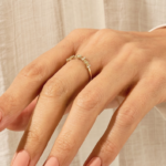 花卉雏菊结婚戒指：14k 纯金弧形可叠戴戒指，适合女士