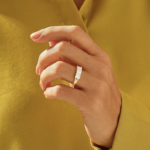 Emerald Cut Moissanite Diamond Wedding Ring: Dainty 5 Stone Band for Women - 图片 3