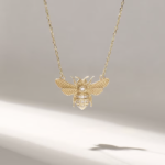 18k Gold Pave Natural Diamond Bee Necklace: Unique Statement Pendant for Women - 图片 2