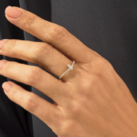 14k Solid Gold Natural Diamond Majestic Curve Engagement Ring: Chevron Solitaire - 图片 3