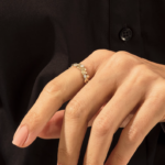 天然钻石密镶叶形戒指 | 纯金藤蔓永恒结婚戒指 | 精致戒指