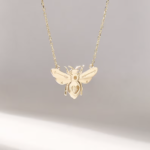 18k Gold Pave Natural Diamond Bee Necklace: Unique Statement Pendant for Women - 图片 4