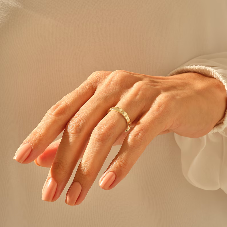 ed1c22_fbae1260eca8400c96a1b5ff33f1ab62mv2.png Elegant 4mm Spike Band | 18k Pyramid Ring | Unisex Geometric Matching Ring - Image 1